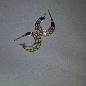 Gold tone hoop earrings